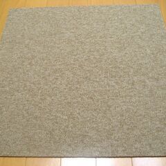 日本製タイルカーペット厚み6.5㎜・1枚２００円・在庫９５枚（１...