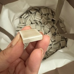 タイル(小サイズ) グレージュカラーの画像