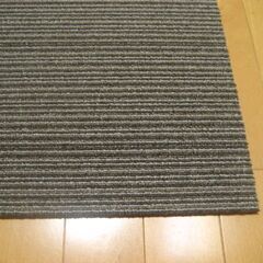 日本製タイルカーペット厚み6.5㎜・1枚２１０円・在庫１３枚（１５７０）未使用品の画像