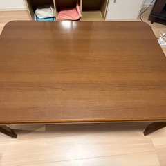 木製テーブル