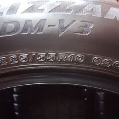 BS BRIDGESTONE BLIZZAK DM-V3 225/55R19 19インチ スタッドレス 4本 23年製 バリ溝 80ハリアー エクストレイル CX-5 CX-8等　(KTL449)の画像