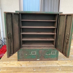 ヴィンテージ インダストリアル スチール キャビネット　シャビー の画像
