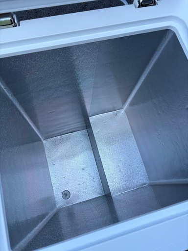 ■中古品 コンフィ COMFEE 冷凍ストッカー RCC100WH 2023年 545ｘ495ｘ850ｍｍ 動作問題なし 厨房■