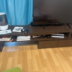 伸縮可能なテレビ台、引っ越しのためお譲りします（配達可）