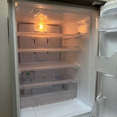 両開きタイプの冷蔵庫の画像