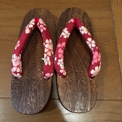 ピンク色の桜柄 下駄