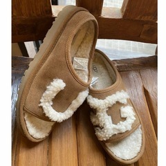 ugg サンダルの画像