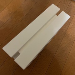 おしゃれなコロコロ収納スタンド　山崎実業(Yamazaki) カーペットクリーナースタンド ホワイトの画像