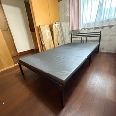 ベッドの骨組み部分の画像