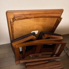 無料　ニトリ　ダイニングテーブル　イス二脚の画像