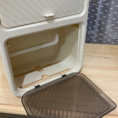 トイレットペーパーホルダー　　ホワイト　棚付　引き出し付の画像