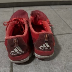 adidas ランニングシューズの画像