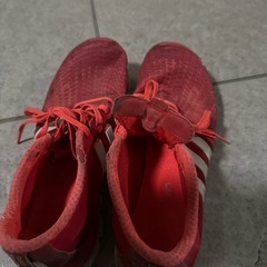 adidas ランニングシューズの画像