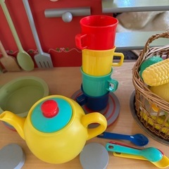 木製ビストロキッチン おままごとキッチン おもちゃ 赤 (幅56×奥行30×高さ80cm) 人気 おしゃれ 木製キッチントイザらス限定
の画像