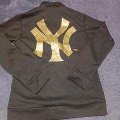 MAJESTIC  ATLETIC   ラッシュガードとtシャツ  の画像