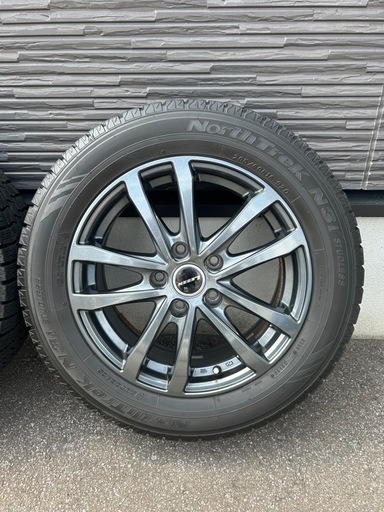 アルミホイール付きスタッドレスタイヤ　205/60R16　