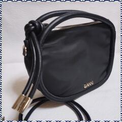 GANNI ガニーレザーストラップ バゲット ミニショルダーバッ...