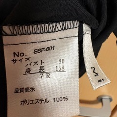 黒色カットソーの画像