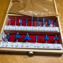 ビットセットで再出品　マキタ　トリマの画像