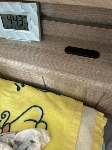 ニトリ　　グレー木目　セミダブルベッド