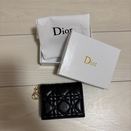 Christian Dior（折り財布）のフリマアイテム一覧