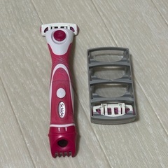 【Schick シェーバー本体➕新品替刃付き】