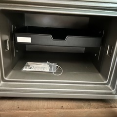 無料　金庫　美品　鍵付きの画像