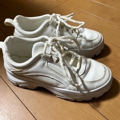 白のスニーカーの画像