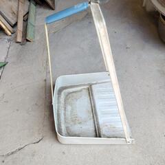 レトロ風チリトリ　高さ約47cmの画像