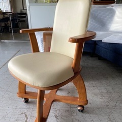 便利な回転キャスター付き　ダイニングチェア　単品　美品