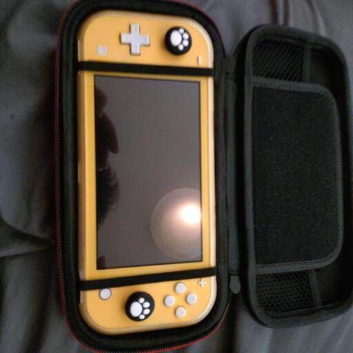 Switchライト　イエロー