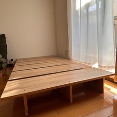 頑丈すのこ構造　天然木調　シングル　ベットフレームボックスシーツ付き