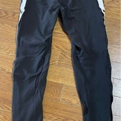【アディダス ジャージ パンツ】スリーストライプ 黒 サイドボタン サイドスナップ アディブレイクトラックパンツ ジャージパンツの画像