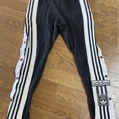 【アディダス ジャージ パンツ】スリーストライプ 黒 サイドボタ...