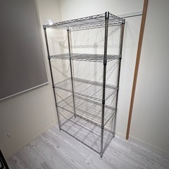 スチールラック 5段 1セット2000円 2セットあります。の画像