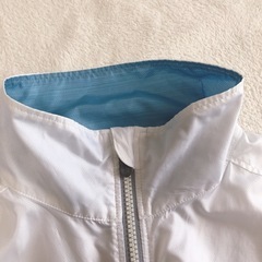 UNDER ARMOURウィンドブレーカー　レディースの画像
