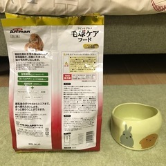 うさぎのエサ ＆ 容器の画像