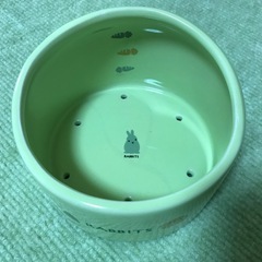 うさぎのエサ容器の画像