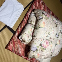 ダブルの羽毛布団とダブル敷布団の敷白カバー