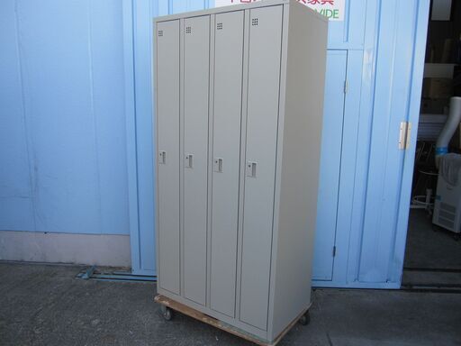 ４人用ロッカー　鍵あり　ニューグレー　プラス製　JN-41KD　900ｘ515ｘ1790