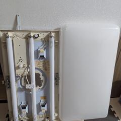 シーリングライト(カバー割れあり)