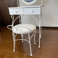 ビーカンパニードレッサー　化粧台の画像