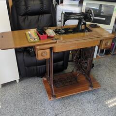 ★新入荷 BROTHER 足踏みミシン 木製テーブル付き レトロ...