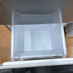 安心の6ヶ月保証付。【AQUA 2ドア冷蔵庫　AQR-J13K 2020年製　126L】取りに来れる方限定の画像