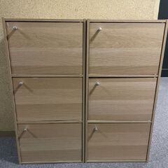 棚　3段扉付き