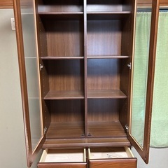 棚付き収納タンスの画像