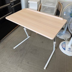 【超美品‼️】角度調整機能付き♪ 昇降テーブル 昇降式デスク 折りたたみ式 パソコンデスク 事務机 木目調ライトブラウン♪の画像
