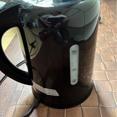 2023年製　KOM 電気ケトルの画像