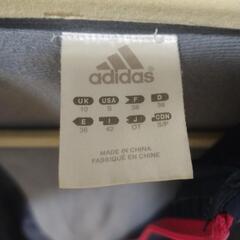 アディダス　パーカーの画像