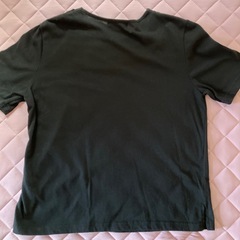 黒のカットソーの画像